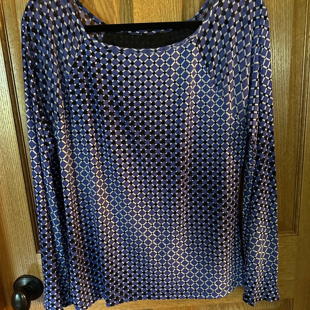 Cable & Gauge Blouse Blue Geo w/Long Sleeves.  Size L.